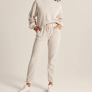Abercrombie & Fitch Ruffle-Waist Classic Sweatpants Cream Size Medium